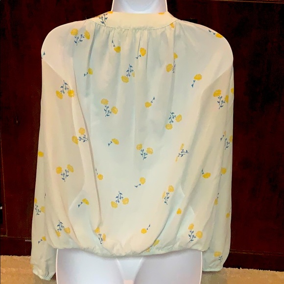 Elodie light green blouse - Picture 2 of 5